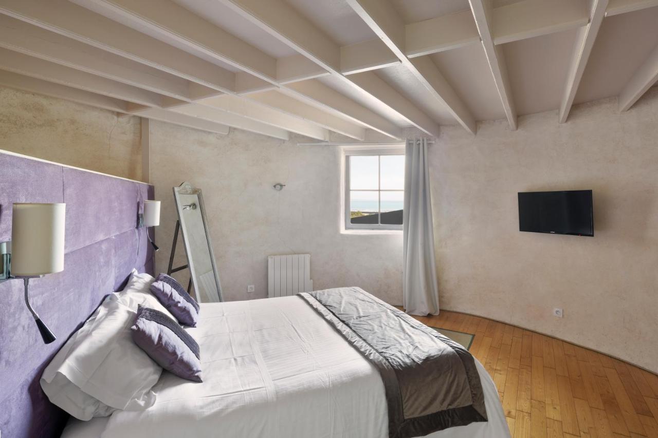 La Metairie-du-Vauhariot - Chambre Ou Lodge - Piscine Chauffée - Vue Mer et Mont Saint Michel et GR34 - Résidence Hôtelière Cancale Habitación foto